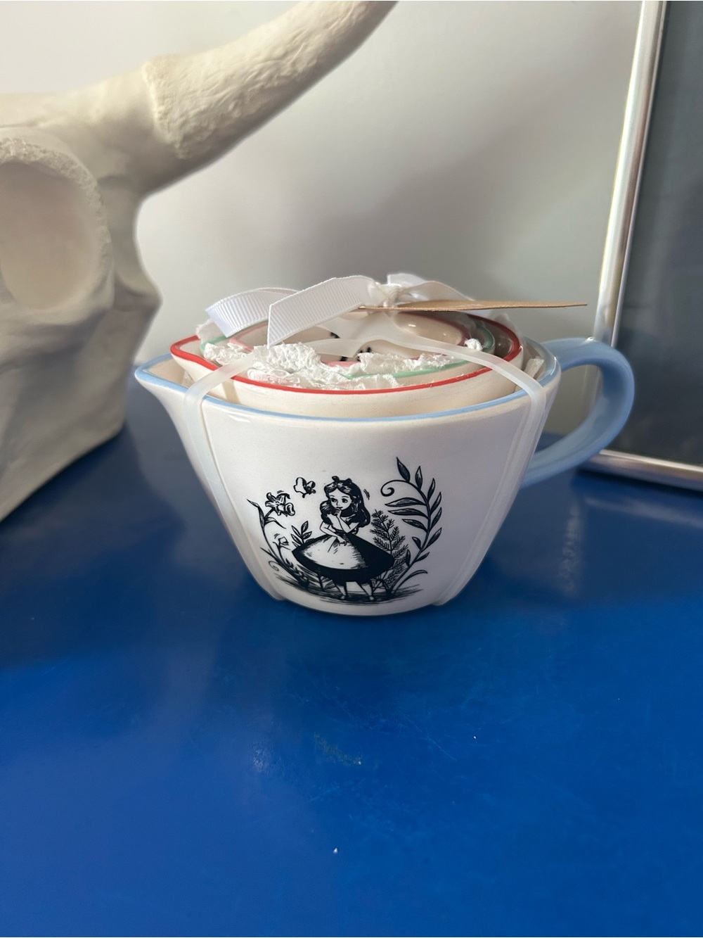 Rae Dunn Disney Alice In Wonderland Queen of Hearts Mad Hatter Measuring Cups